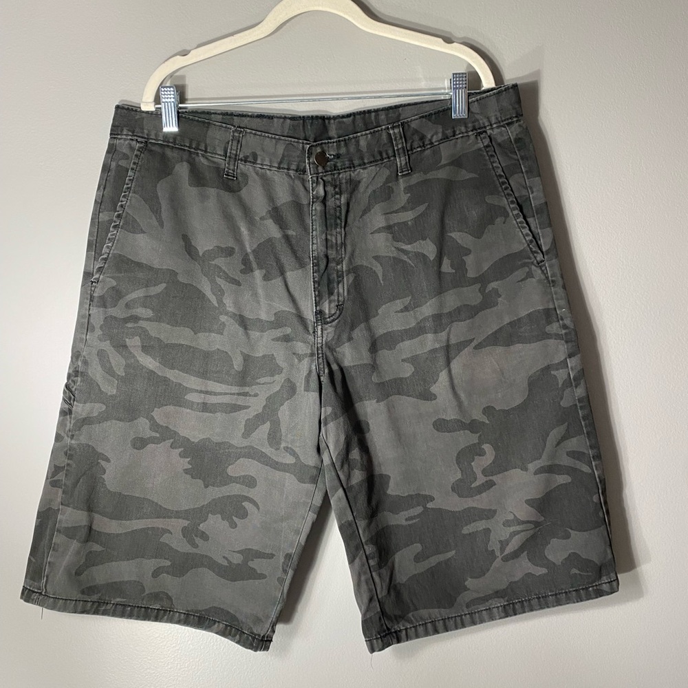 Dickies Black Camouflage 36 Shorts
Pockets front and back, belt loops